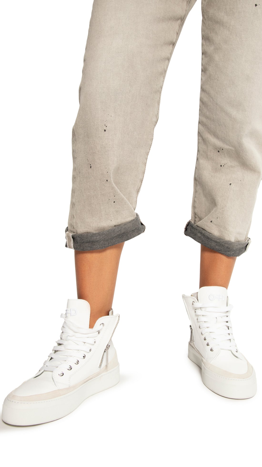 Relaxed Cotton-Stretch Denim Jean With Tapered Leg (Light Grey)